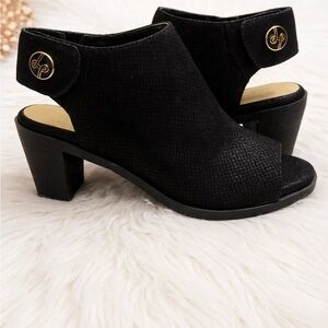 NWOB Lindsay Phillips Ainsley Peep Toe Ankle Booties with Interchangeable Snaps